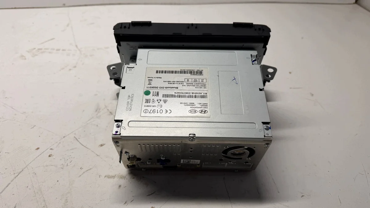 Radio Hyundai Tucson III 96560-D7011 Usado image 4