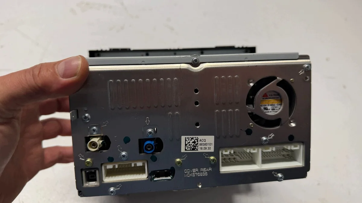 Radio Hyundai Tucson III 96560-D7011 Usado image 5