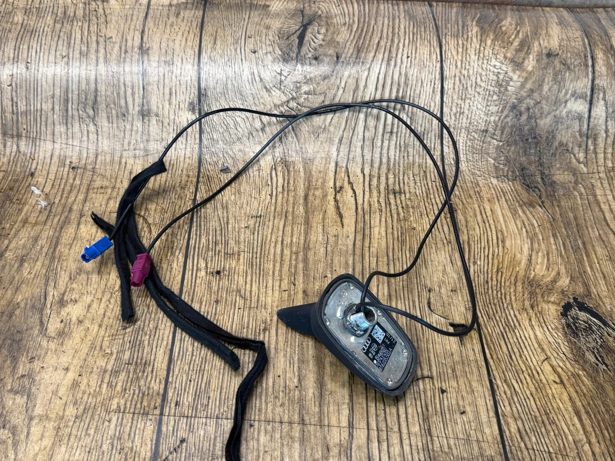 Audi A5 8T GPS takantenn 8T8035503A matt