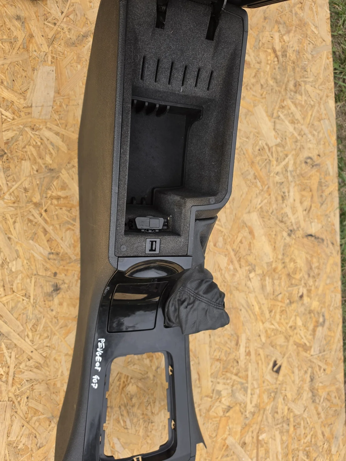 Mittkonsol Peugeot 407 Armstöd 12321312312