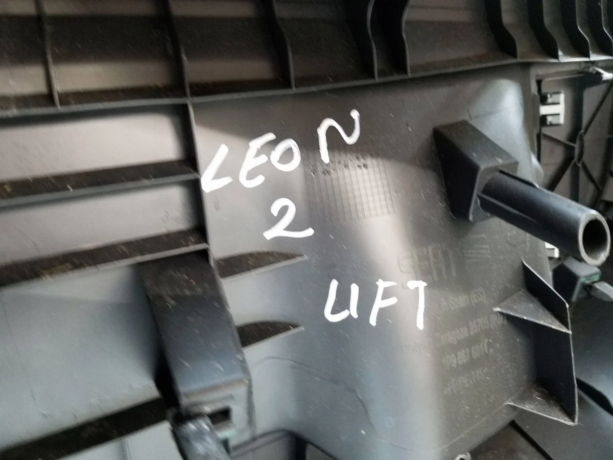 Cache hayon SEAT LEON II 1P9867601 image 7