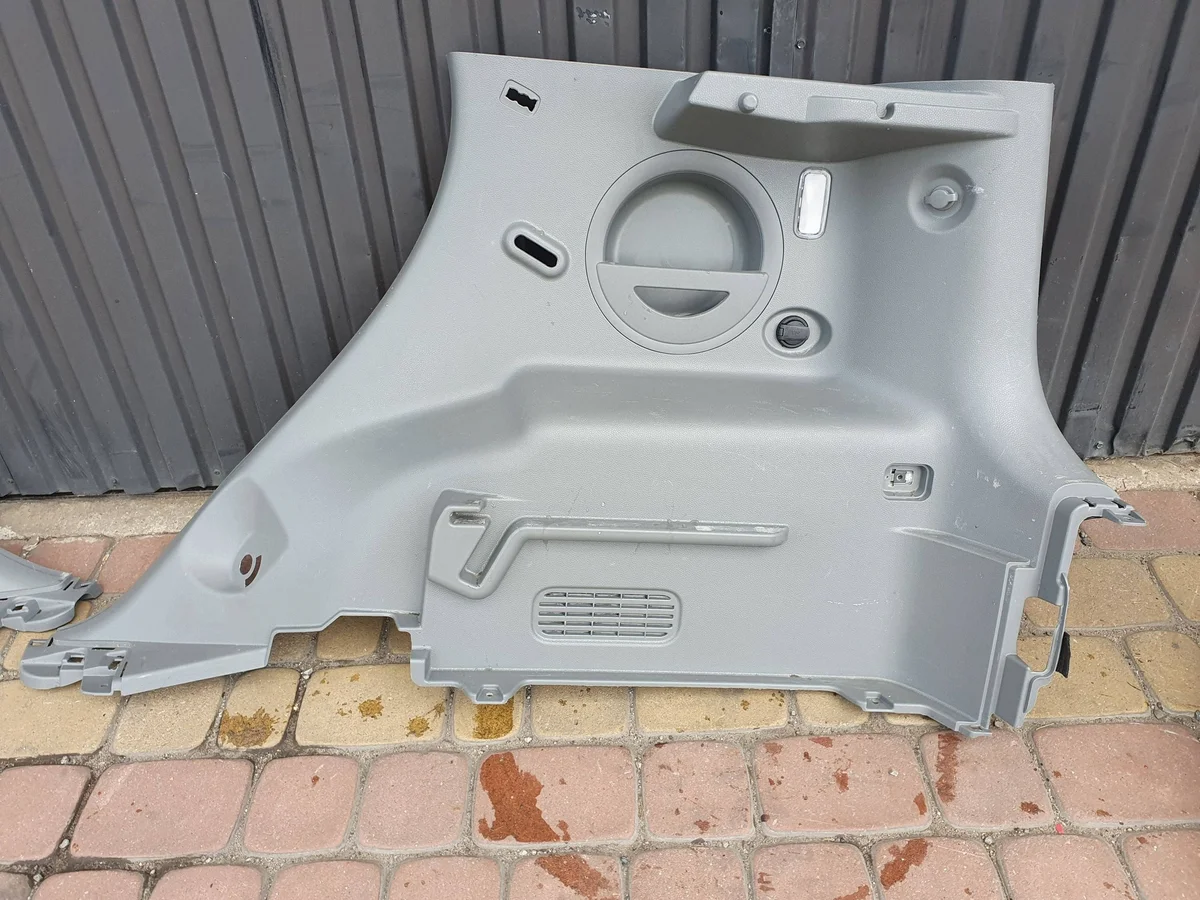 Verkleidung Kofferraum rechts KIA Soul II EV