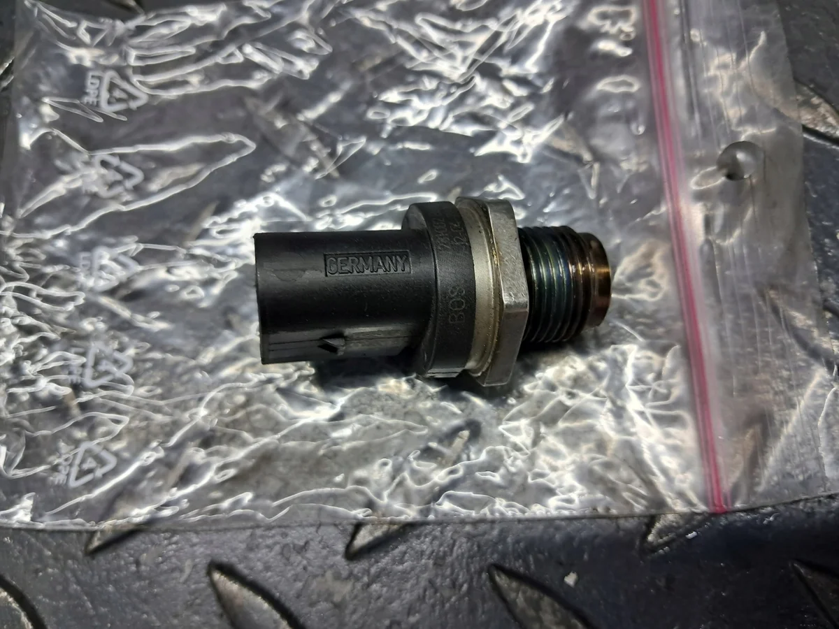 Sensor Pressão Combustível BMW 8577623 Usado image 3