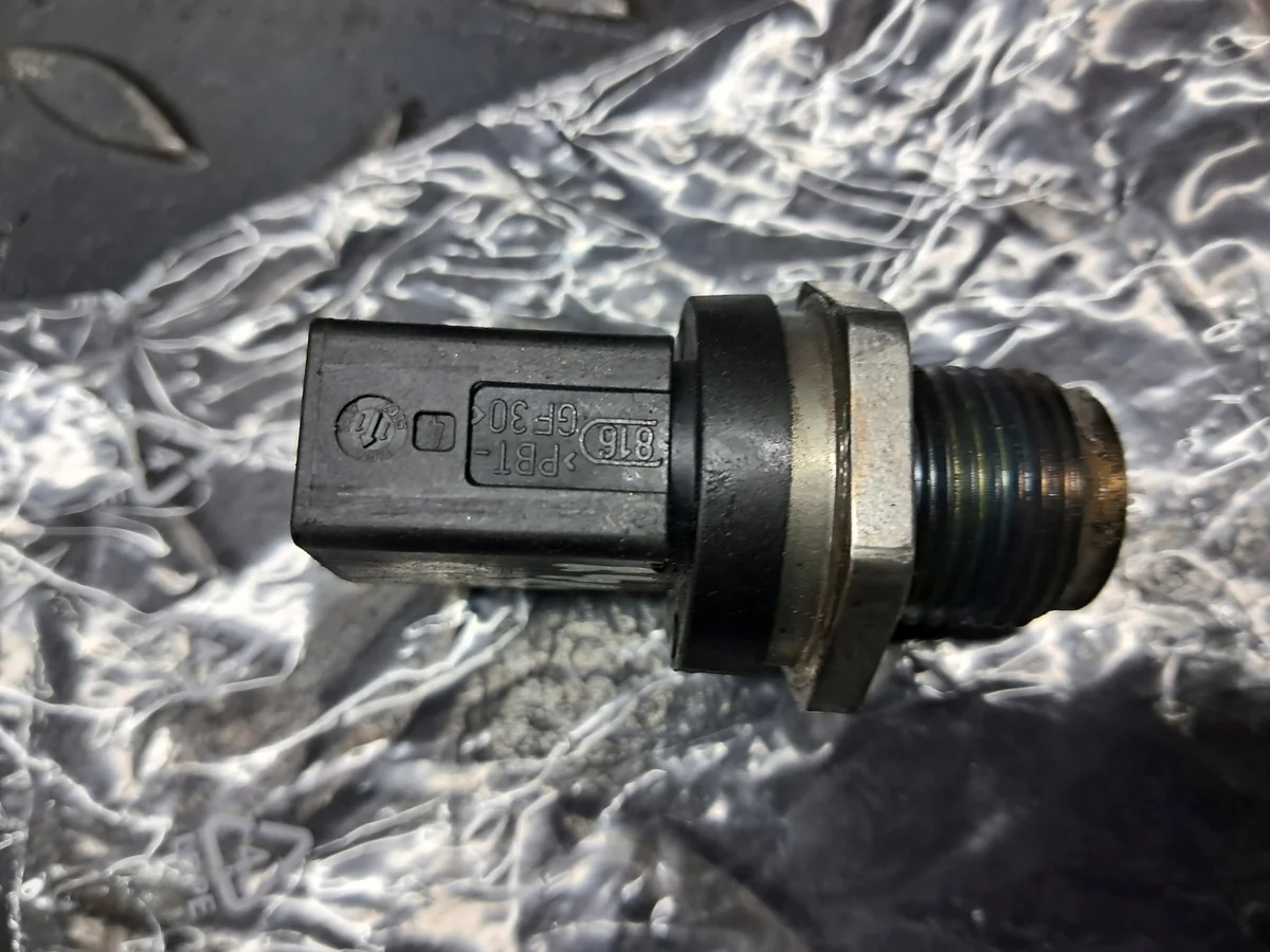 Sensor Pressão Combustível BMW 8577623 Usado image 4