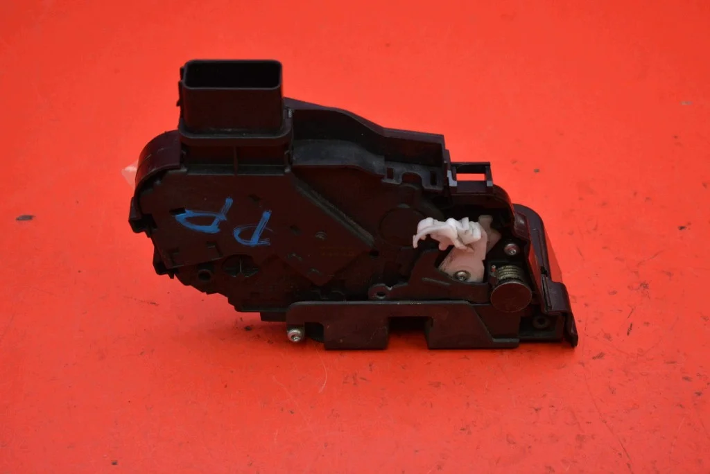 Dörrlås höger fram Volvo S40 V50 C30 image 3