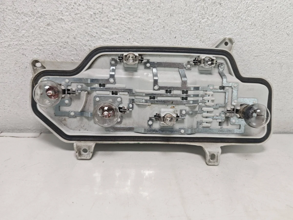 VW Caddy 2K1 Luz Trasera Derecha 2K1945258 image 3
