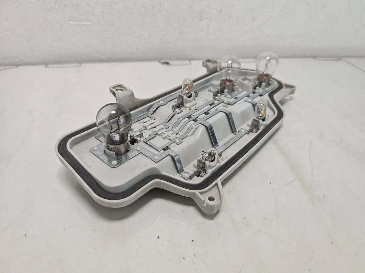 VW Caddy 2K1 Luz Trasera Derecha 2K1945258 image 6