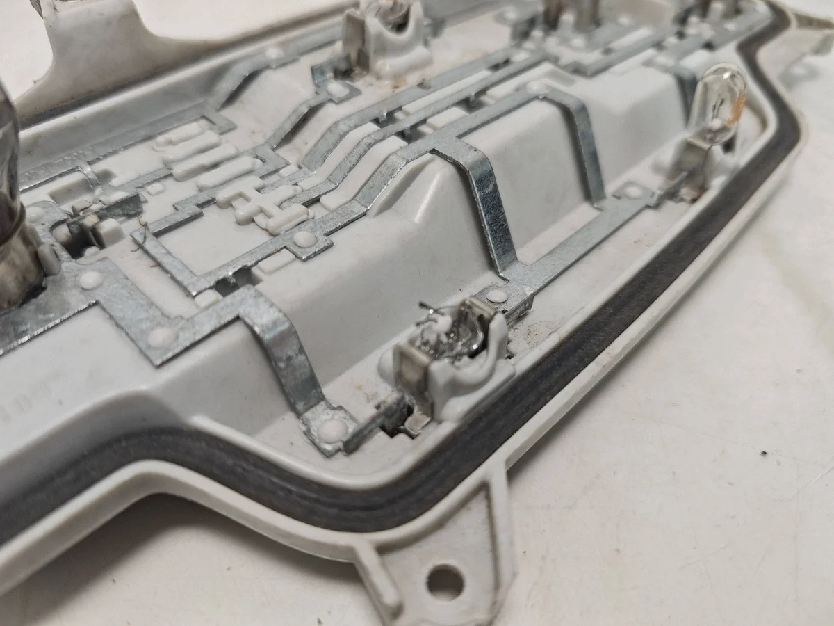 VW Caddy 2K1 Luz Trasera Derecha 2K1945258 image 7