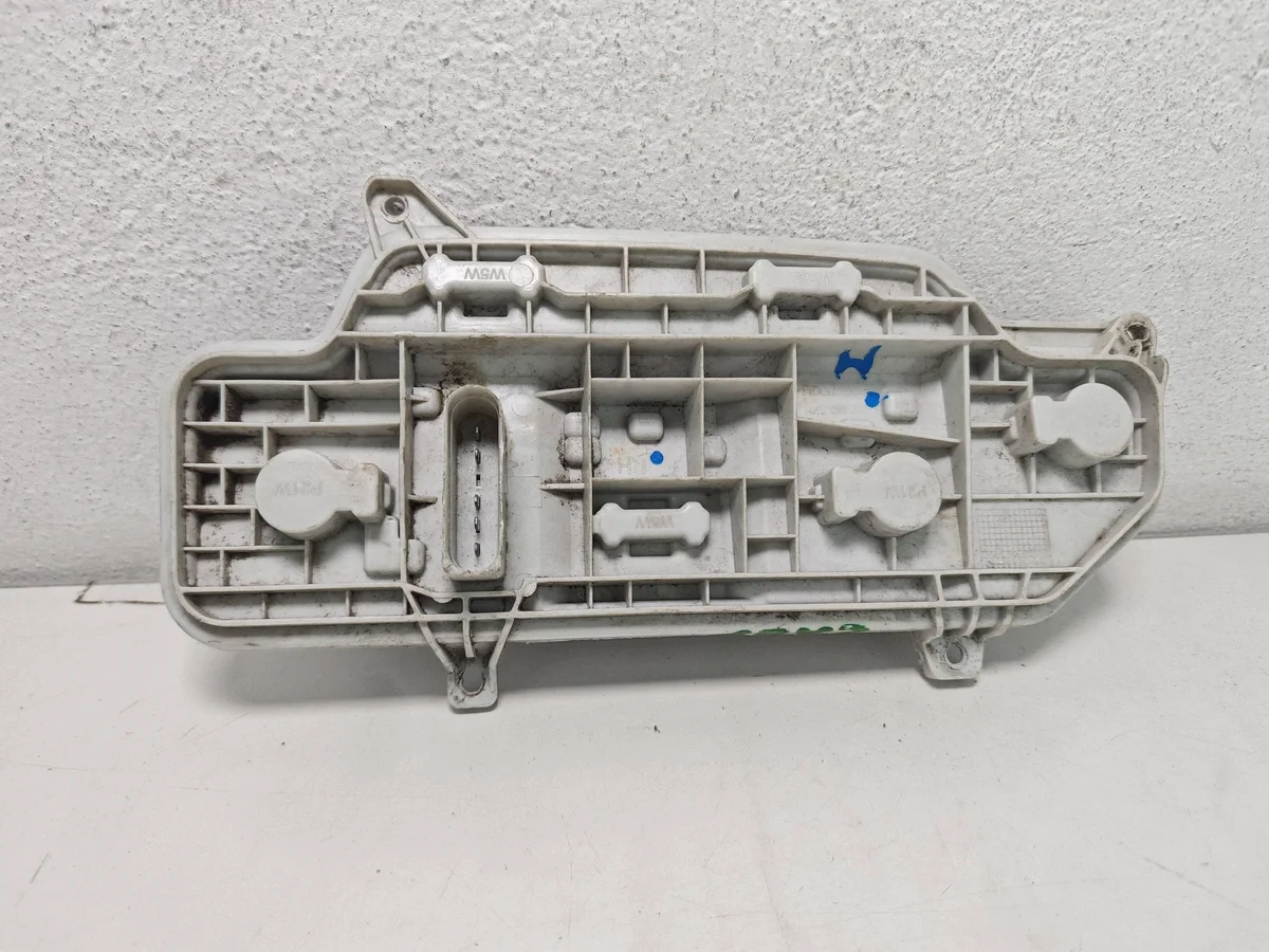 VW Caddy 2K1 Luz Trasera Derecha 2K1945258 image 10