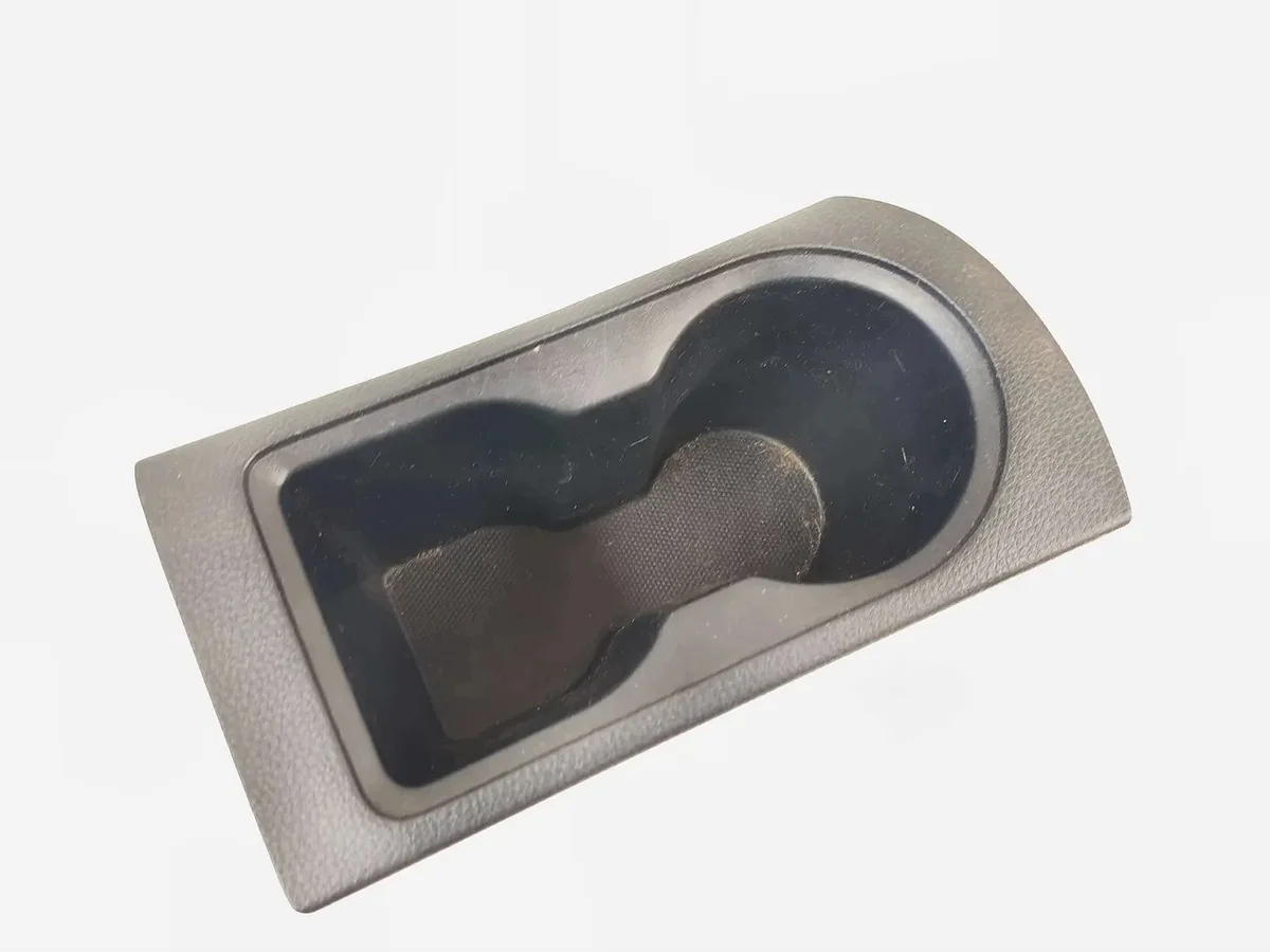 Soporte delantero para taza Isuzu D-Max 2024 image 3