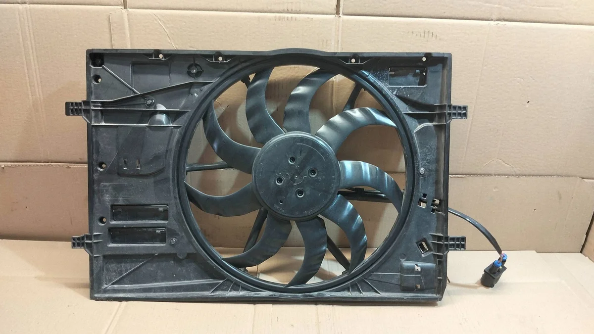 VW Golf VIII boîtier ventilateur 5WA121207