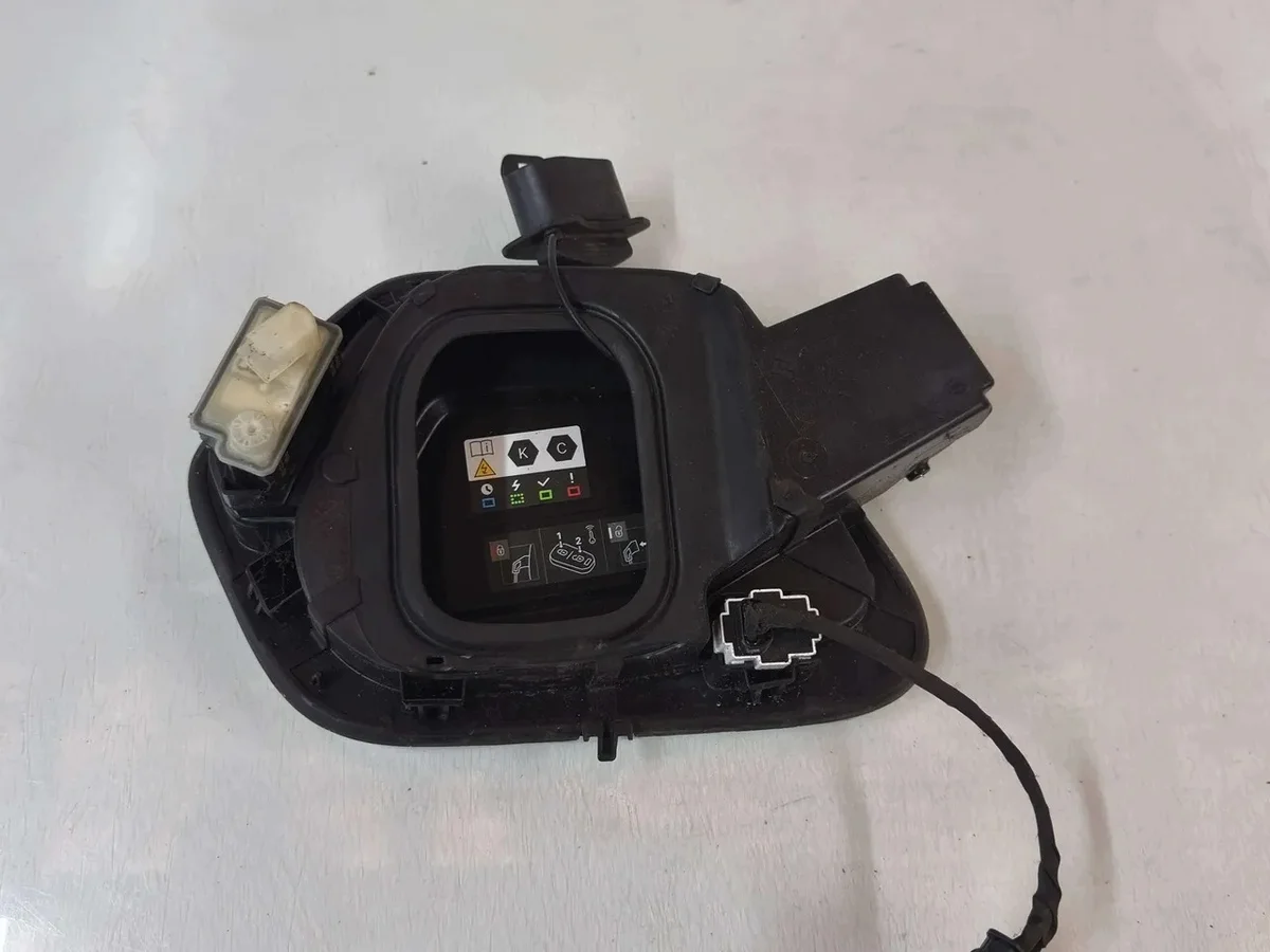 Vauxhall Corsa Couvercle Port Charge Gauche 2023 image 5