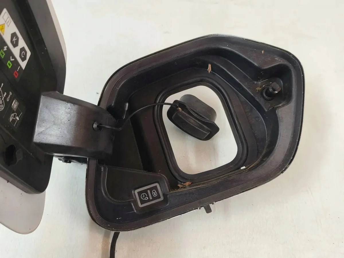 Vauxhall Corsa Couvercle Port Charge Gauche 2023 image 6