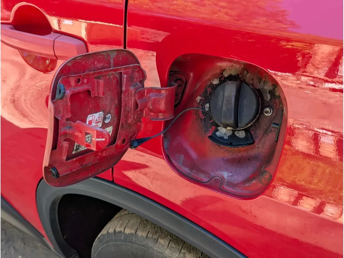 Suzuki Vitara polttoaineluukun kansi LY ZCF image 3