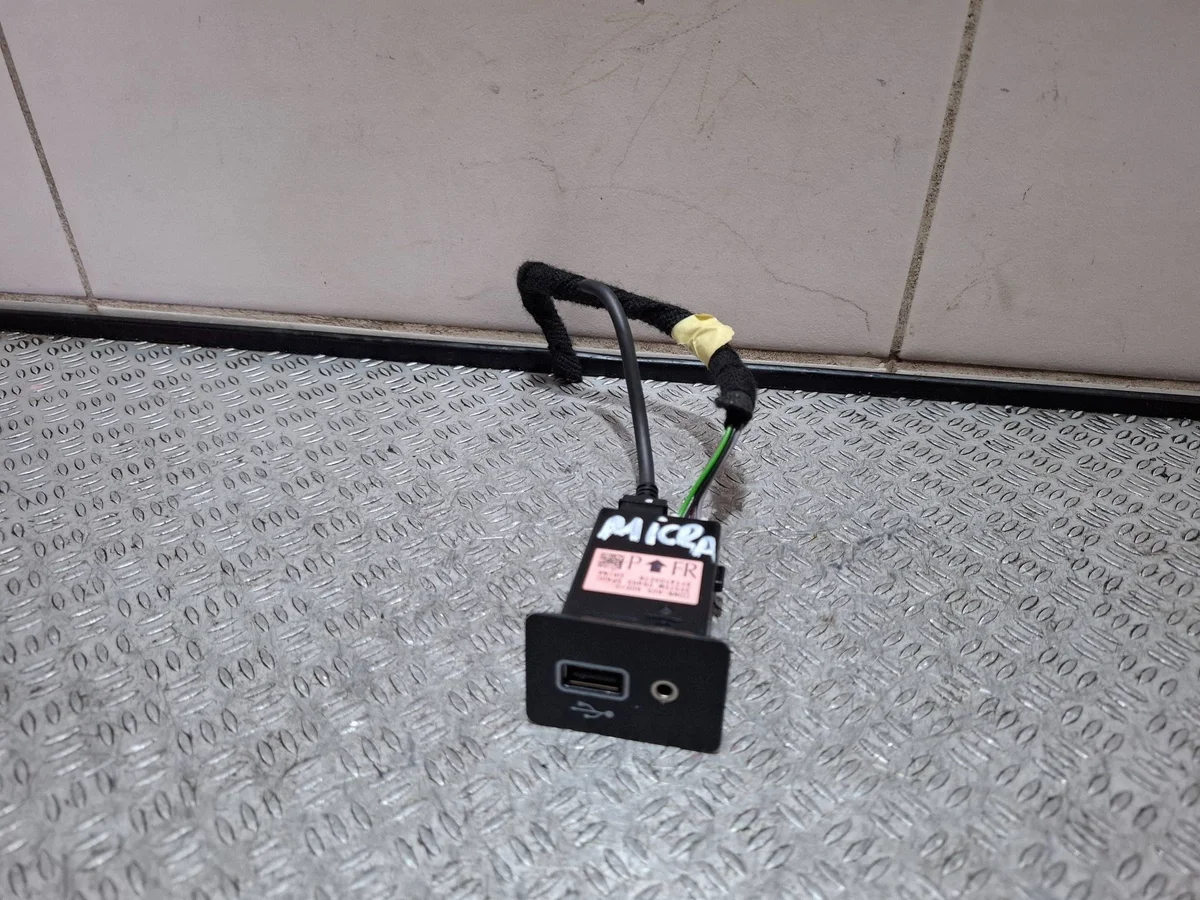 Nissan Micra K14 Tomada USB KMY2313