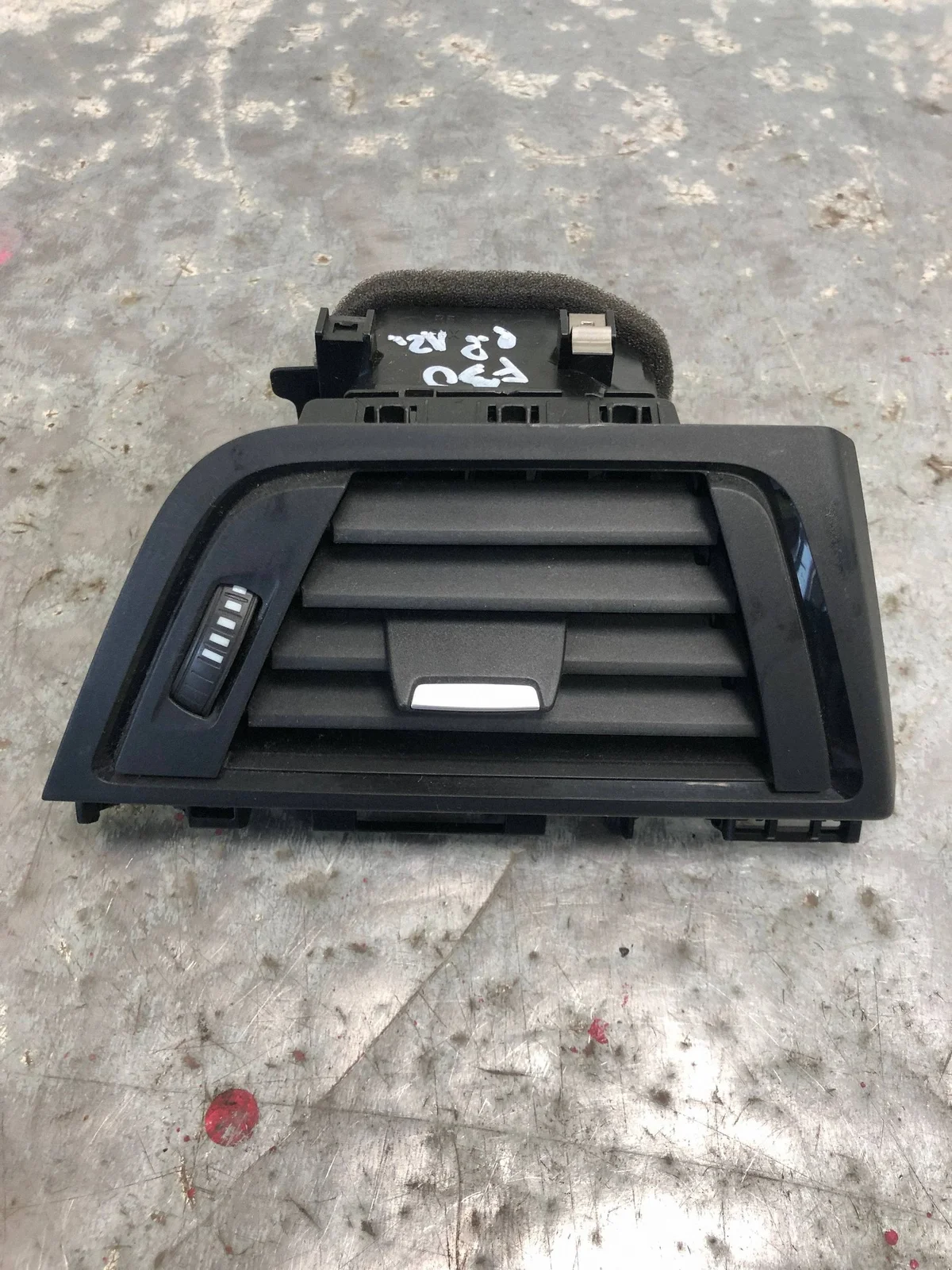 Luftgaller höger fram BMW F30 9218550