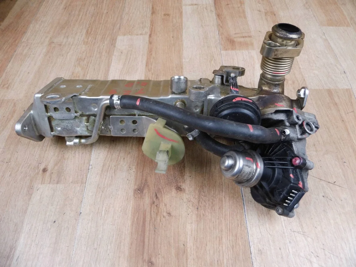 Toyota Avensis T270 EGR Abgasrückführungskühler image 3