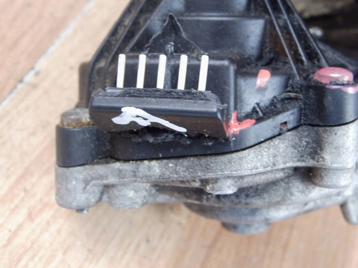 Toyota Avensis T270 EGR Abgasrückführungskühler image 4