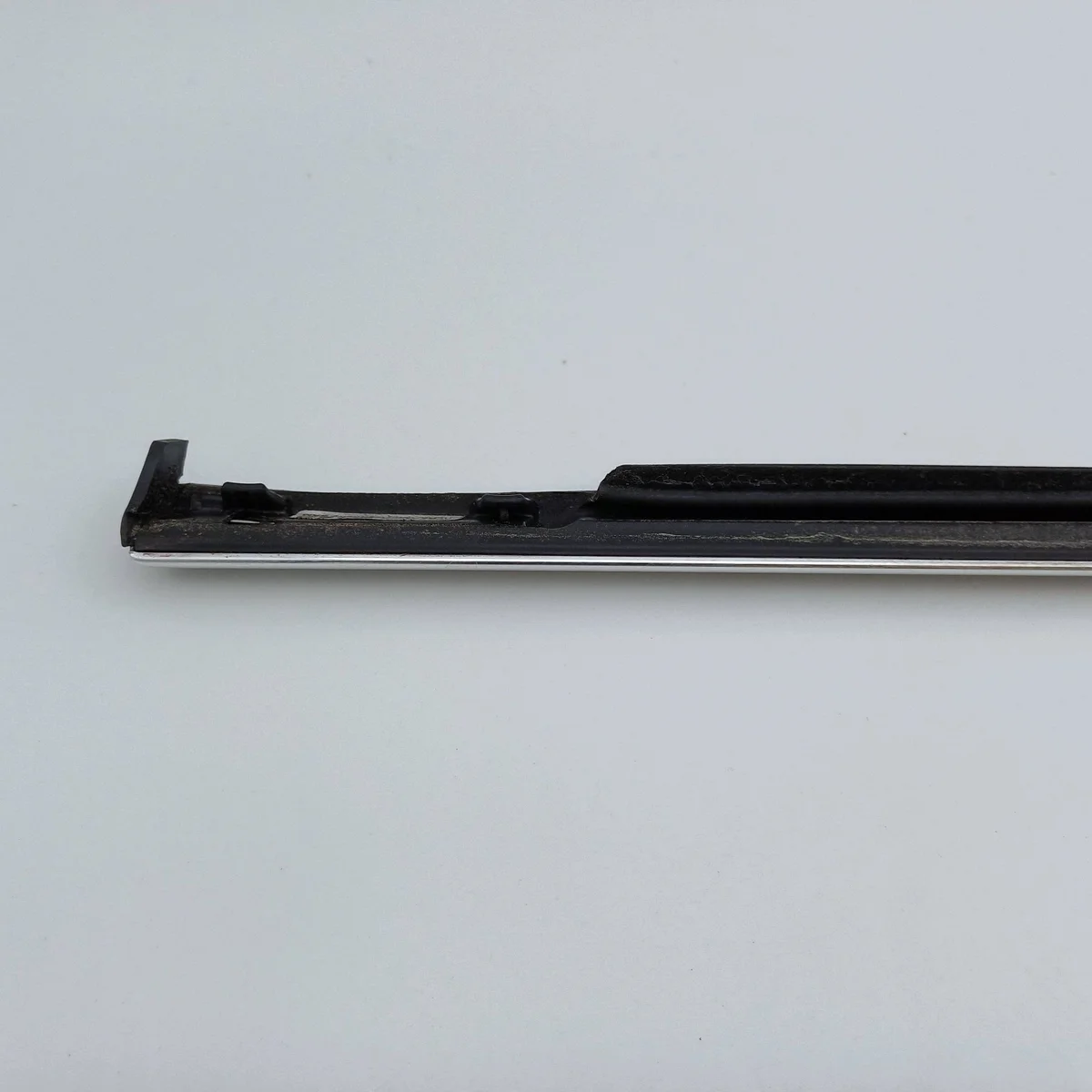 Listello cromato posteriore destro VW Passat B5 image 7