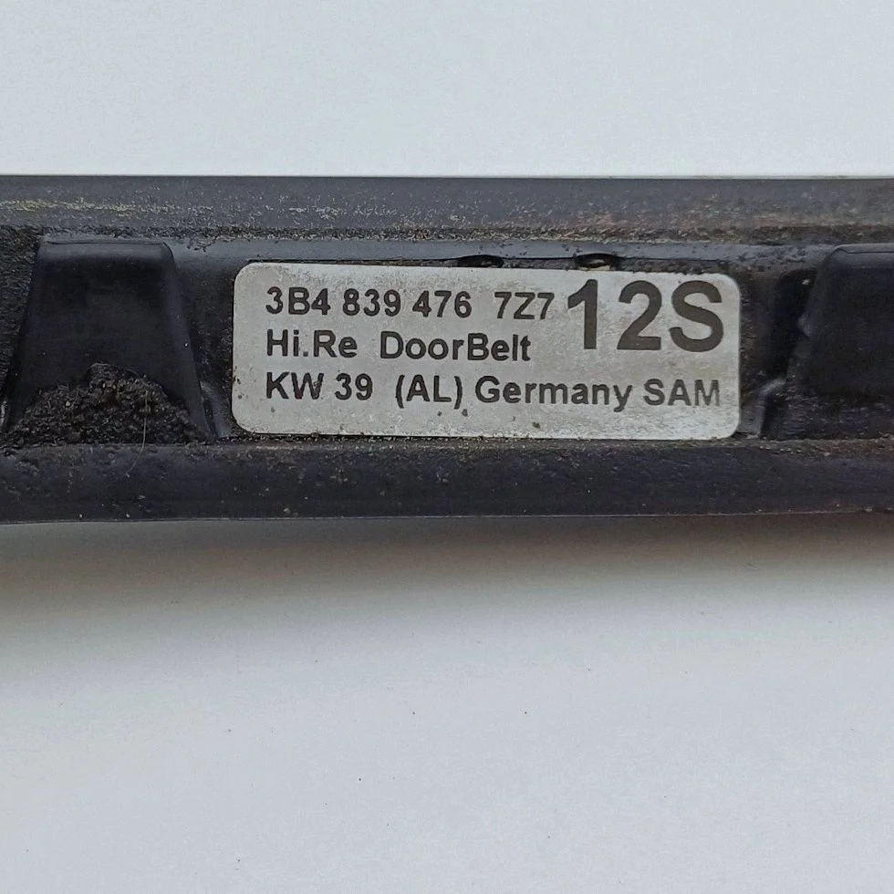 Listello cromato posteriore destro VW Passat B5 image 9