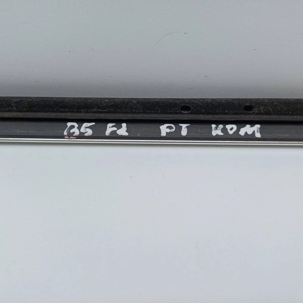 Listello cromato posteriore destro VW Passat B5 image 10