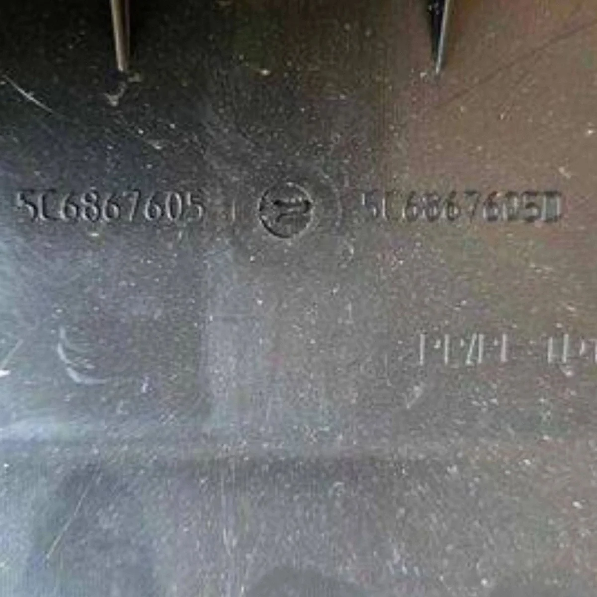 VW Jetta VI Klappe Kofferraum Verkleidung 5C6867605D image 3