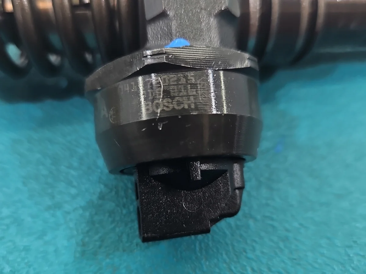 Injecteur Bosch VW 1.9 TDI occasion image 5