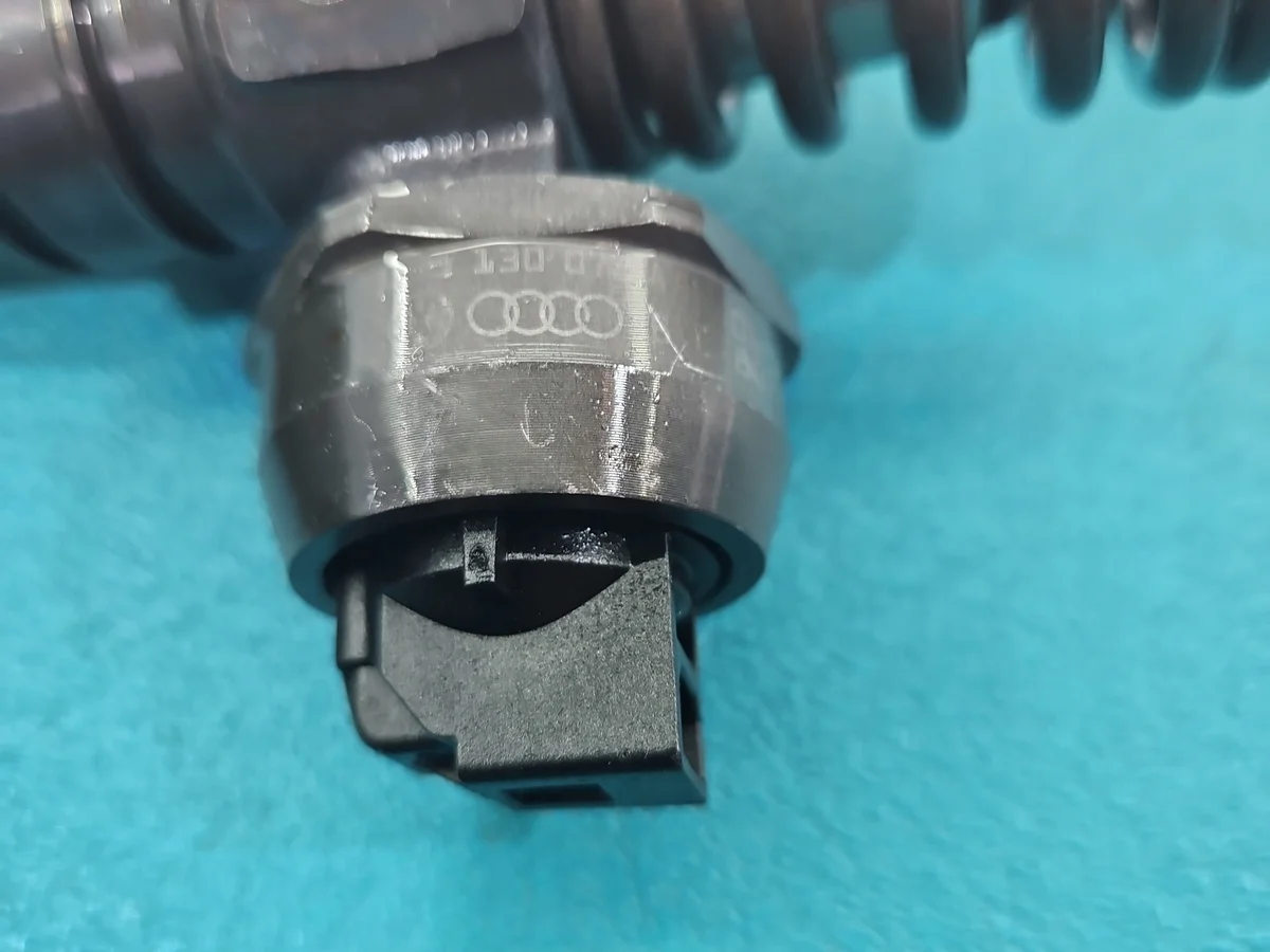 Injecteur Bosch VW 1.9 TDI occasion image 6
