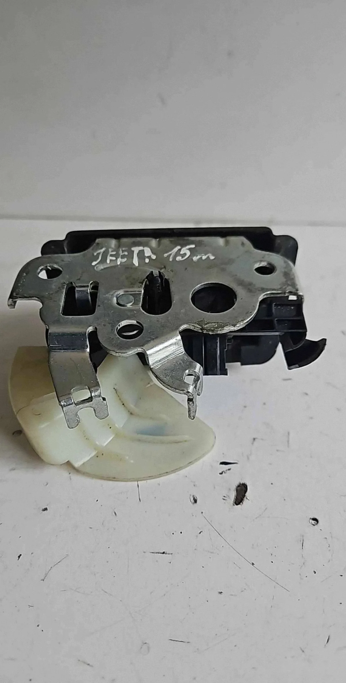 Serratura bagagliaio Jetta VI 5C6827520B