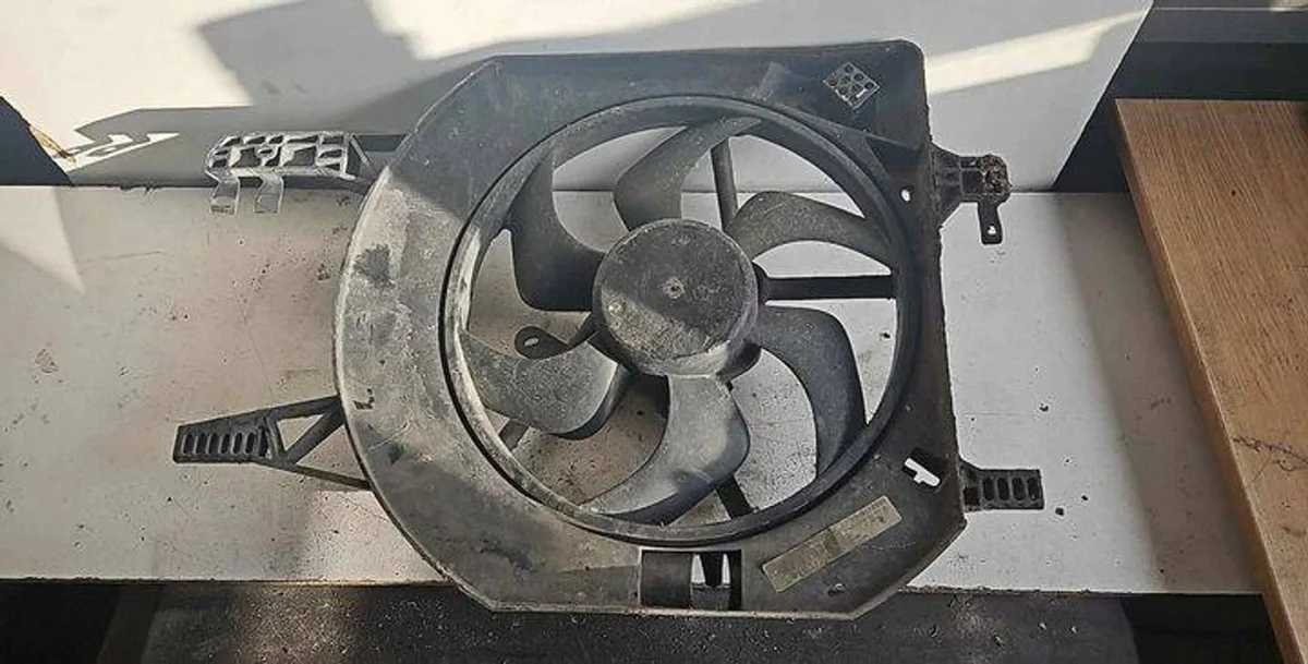 Behuizing ventilator Opel Vivaro 1831247
