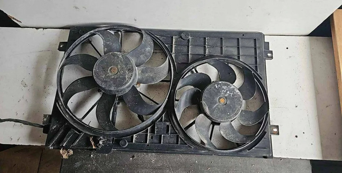 Audi 1K0121207T Carcasa Ventilador Usado