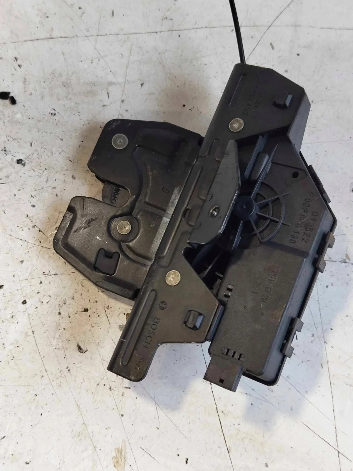 Serrure coffre BMW X5 E53 8408492