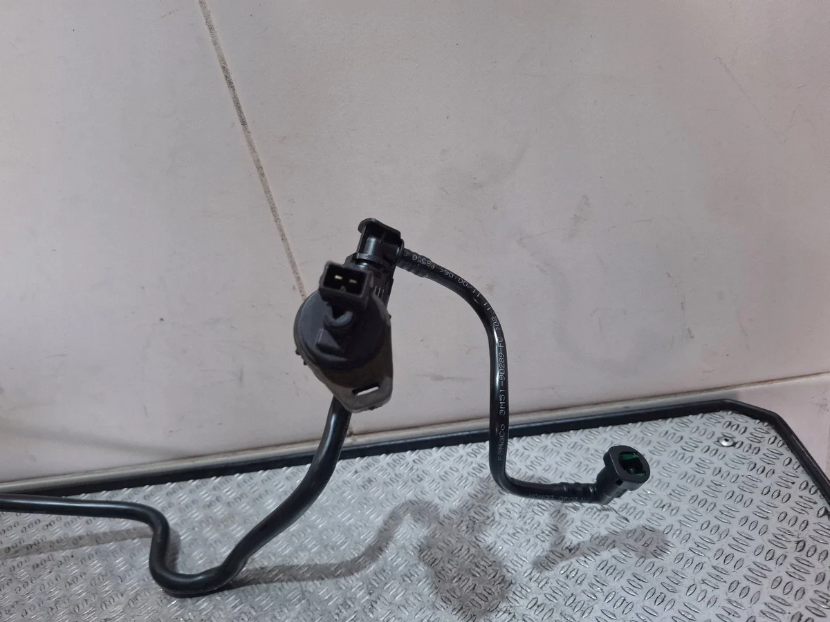 Ford 8653909 Vacuum Valve - Used image 3