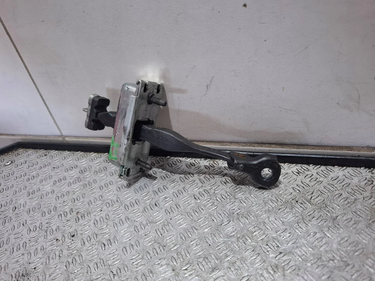 Limitador Puerta Delantera Ford Mondeo DS73F23552AC