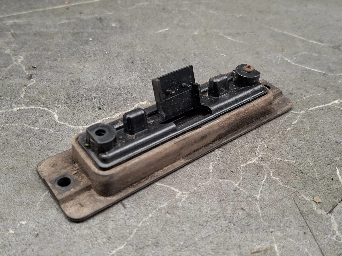Klappen-Öffnungstaster Volvo S60 Mikroschalter image 3