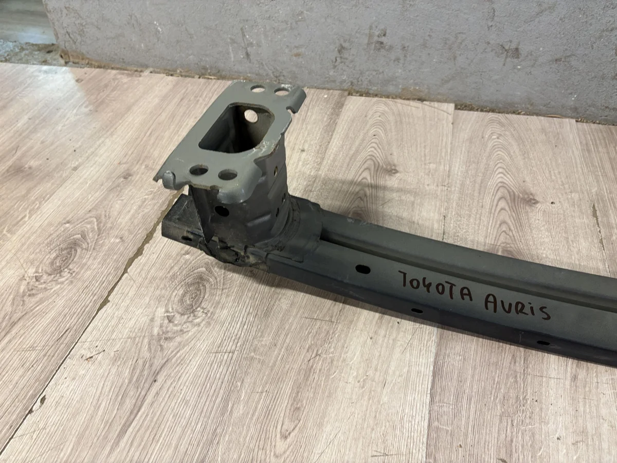 Toyota Auris II E18 Renfort Pare-chocs Avant image 8