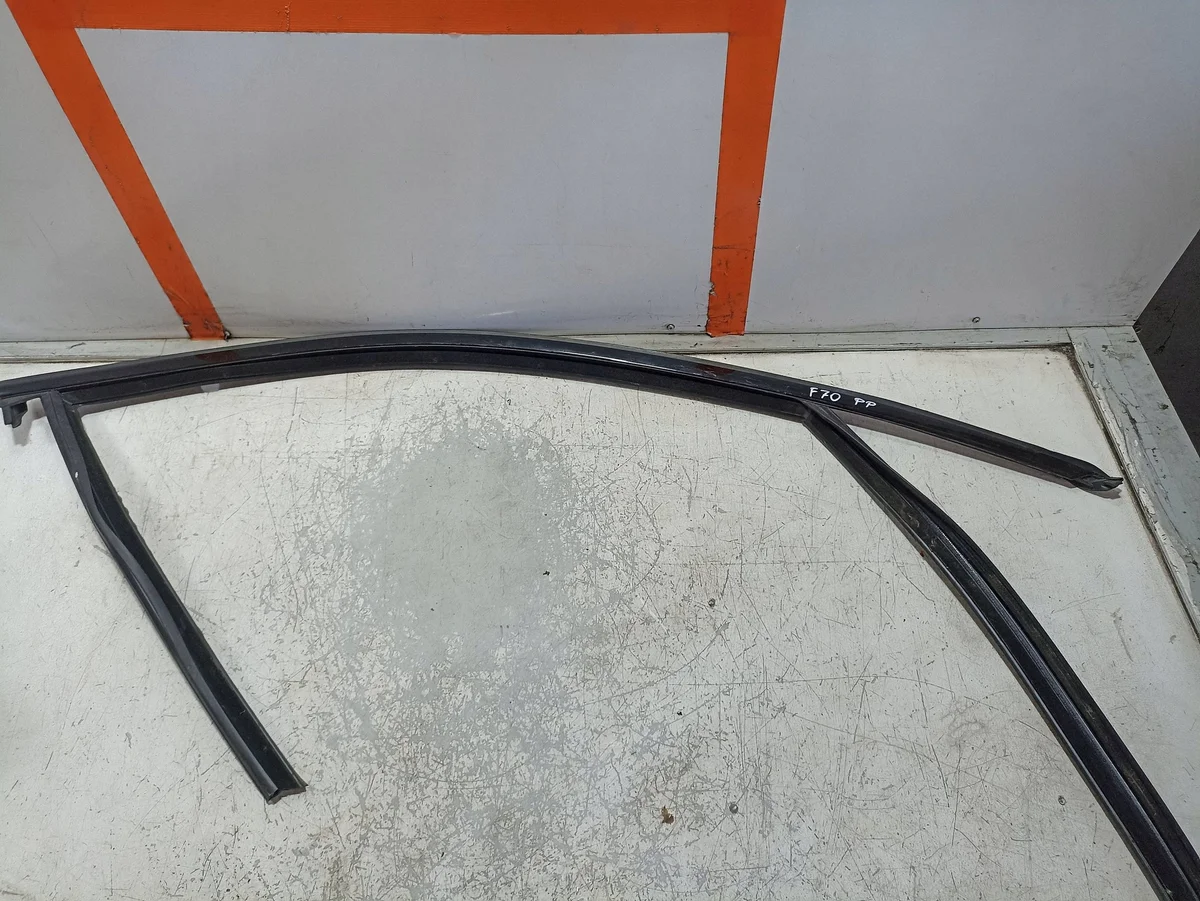 BMW F70 Borracha Porta Direita Dianteira Usada