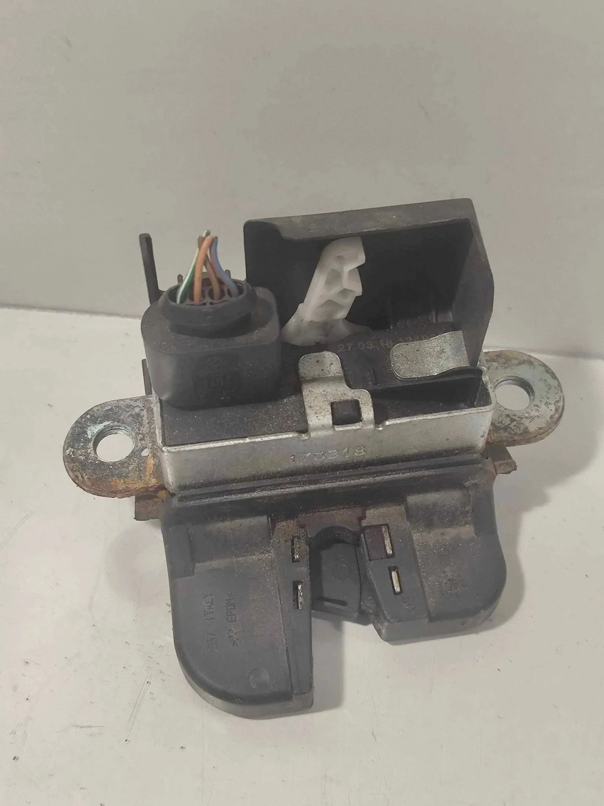 Serrure coffre Volkswagen Tiguan 5M0827505H