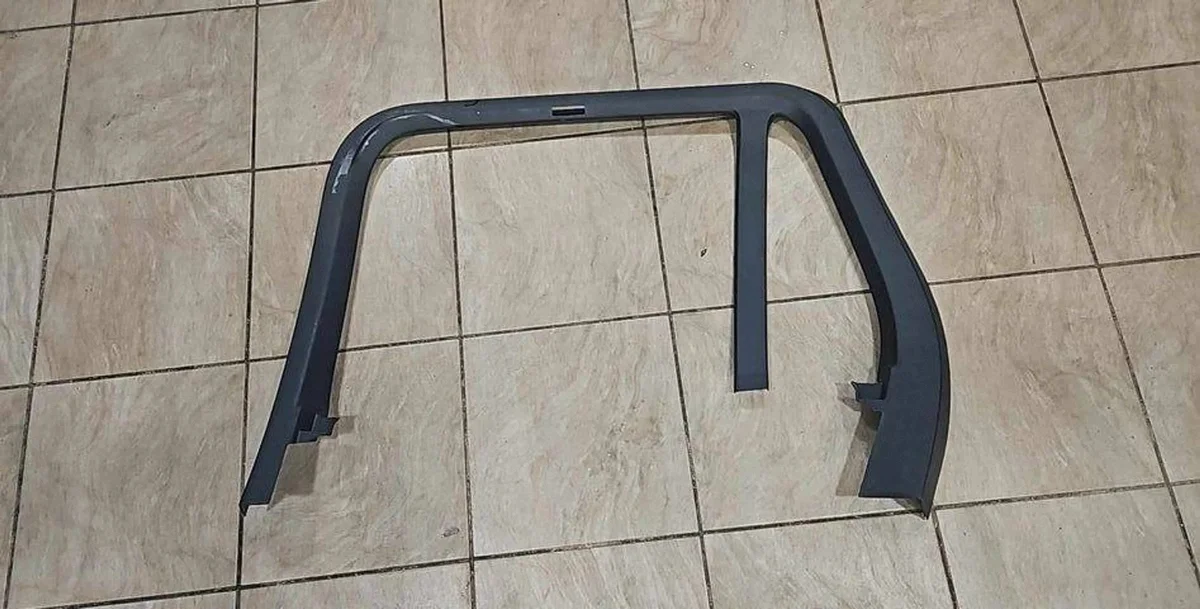 Cadre de vitre arrière Volvo XC90 31393875