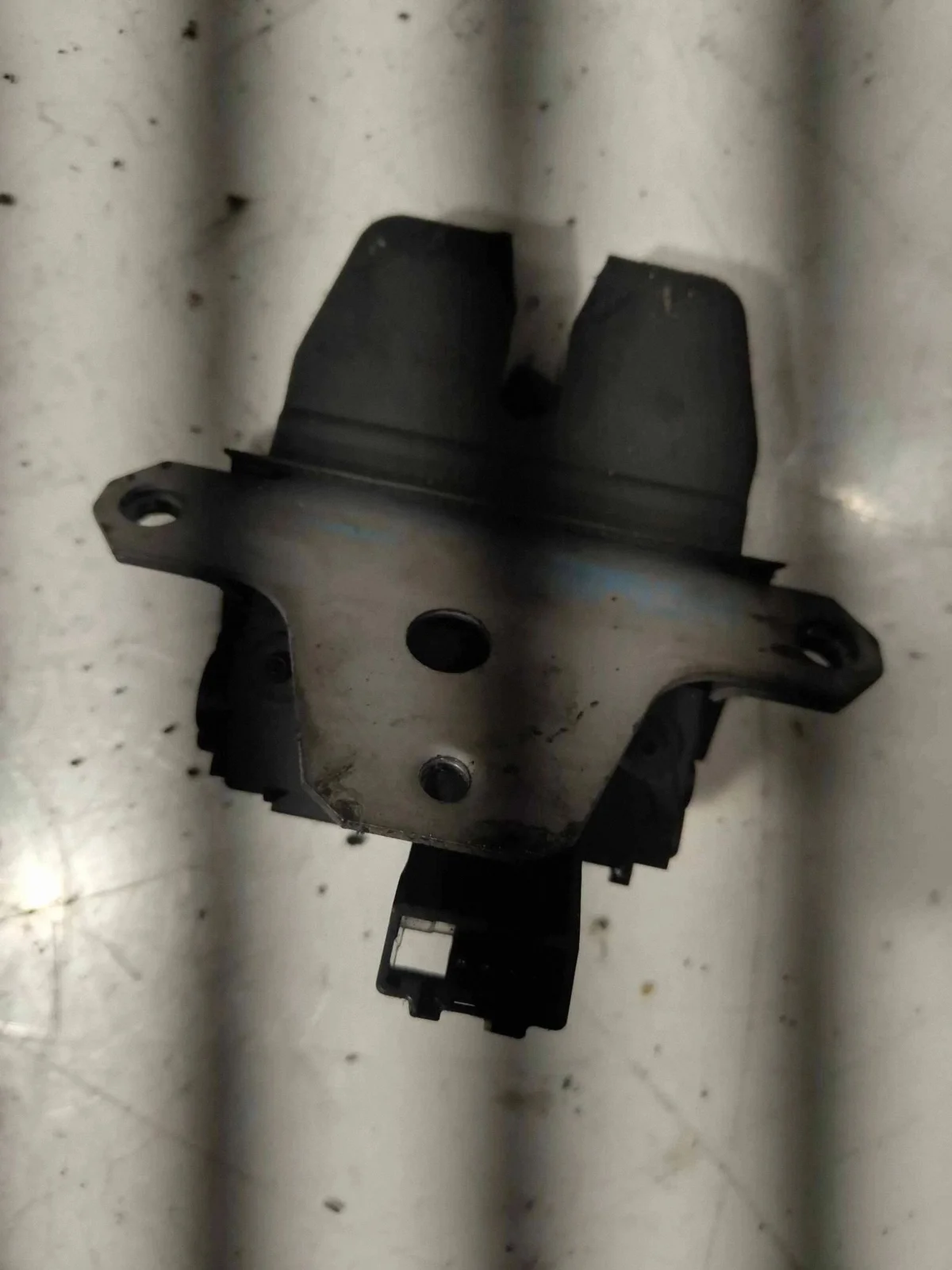 Serratura bagagliaio Ford Galaxy 01041155002