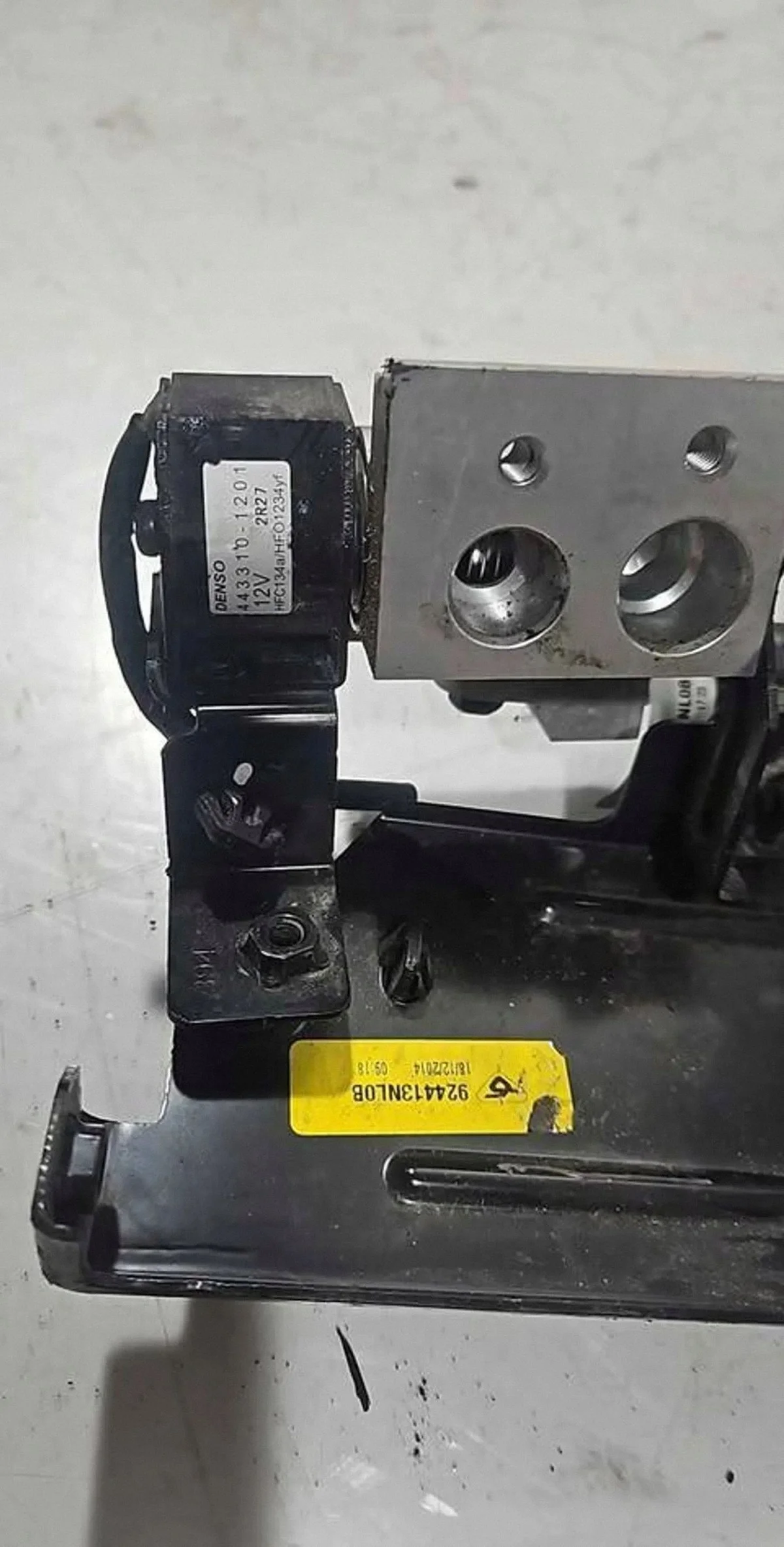 Nissan Leaf I ZE0 Klep Airco 443310-1201 image 3
