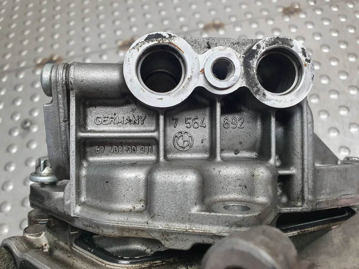 Base Filtro Aceite BMW S27703925 Usado image 7
