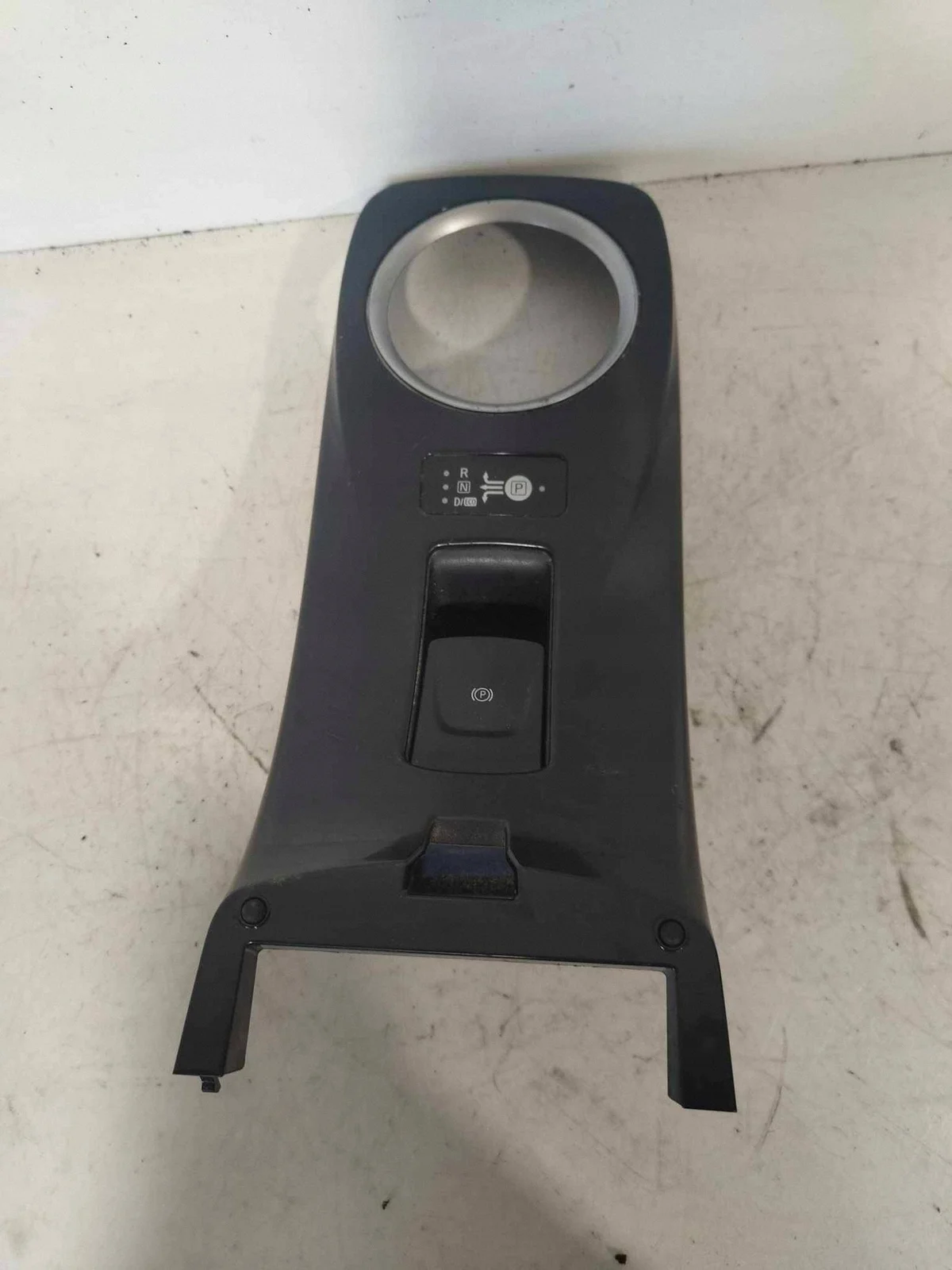 Nissan Leaf I (ZE0) Ramka Leve 69413NA0B