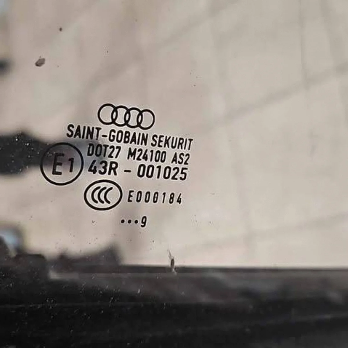 Audi A4 S4 B7 8E 8H Marco Puerta 8E0837630 image 3