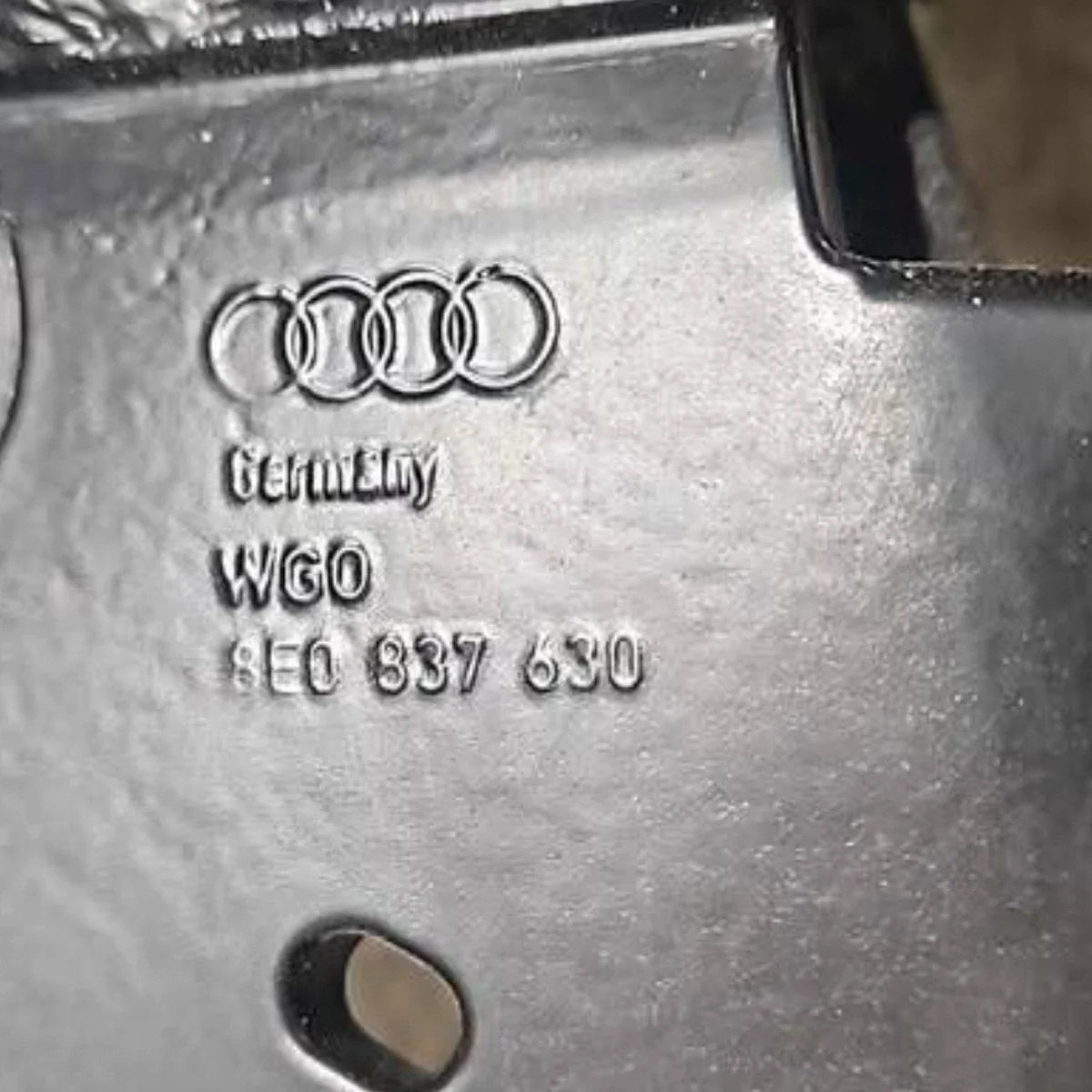Audi A4 S4 B7 8E 8H Marco Puerta 8E0837630 image 4