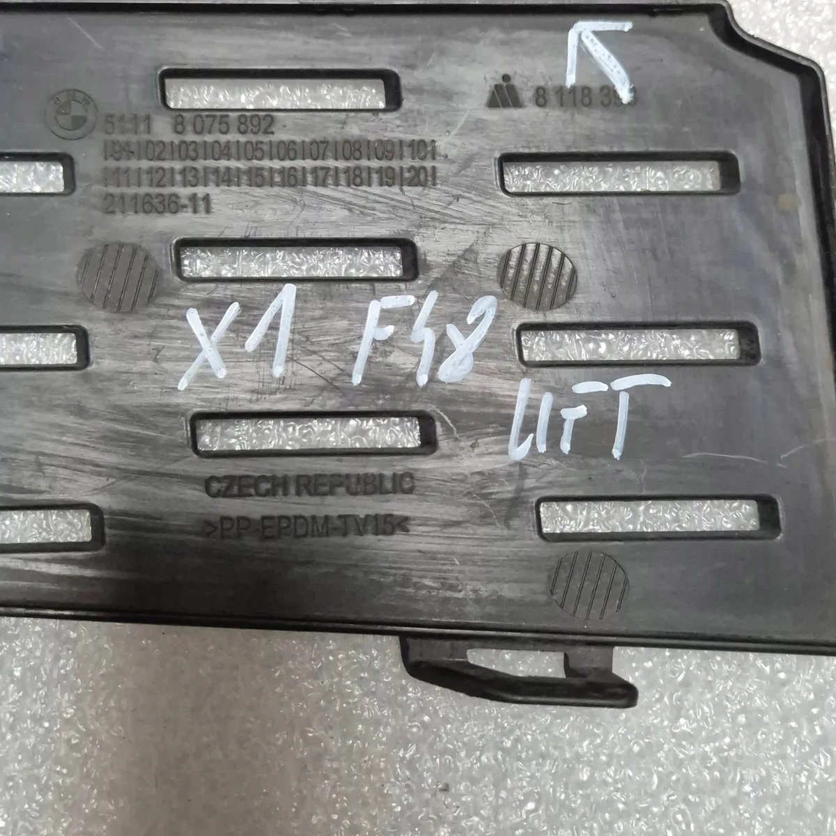BMW X1 F48 LCI M Stoßfänger Gitter Rechts image 5