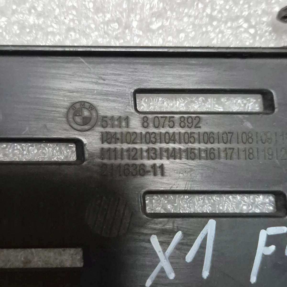 BMW X1 F48 LCI M Stoßfänger Gitter Rechts image 7
