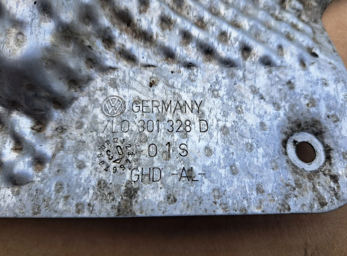Audi Q7 4L 7L0301328F Bouclier Thermique image 3