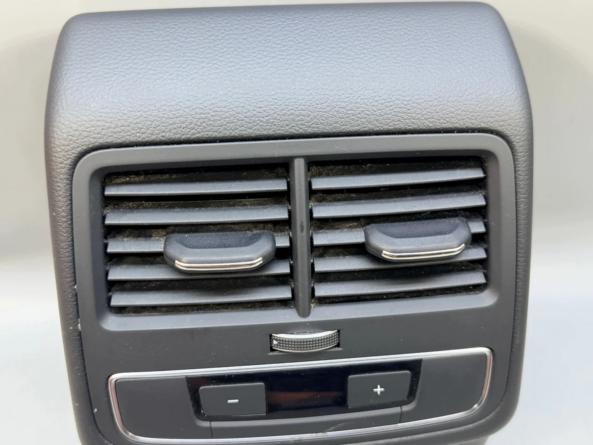 Audi A4 B9 A5 F5 Grille de ventilation arrière image 3