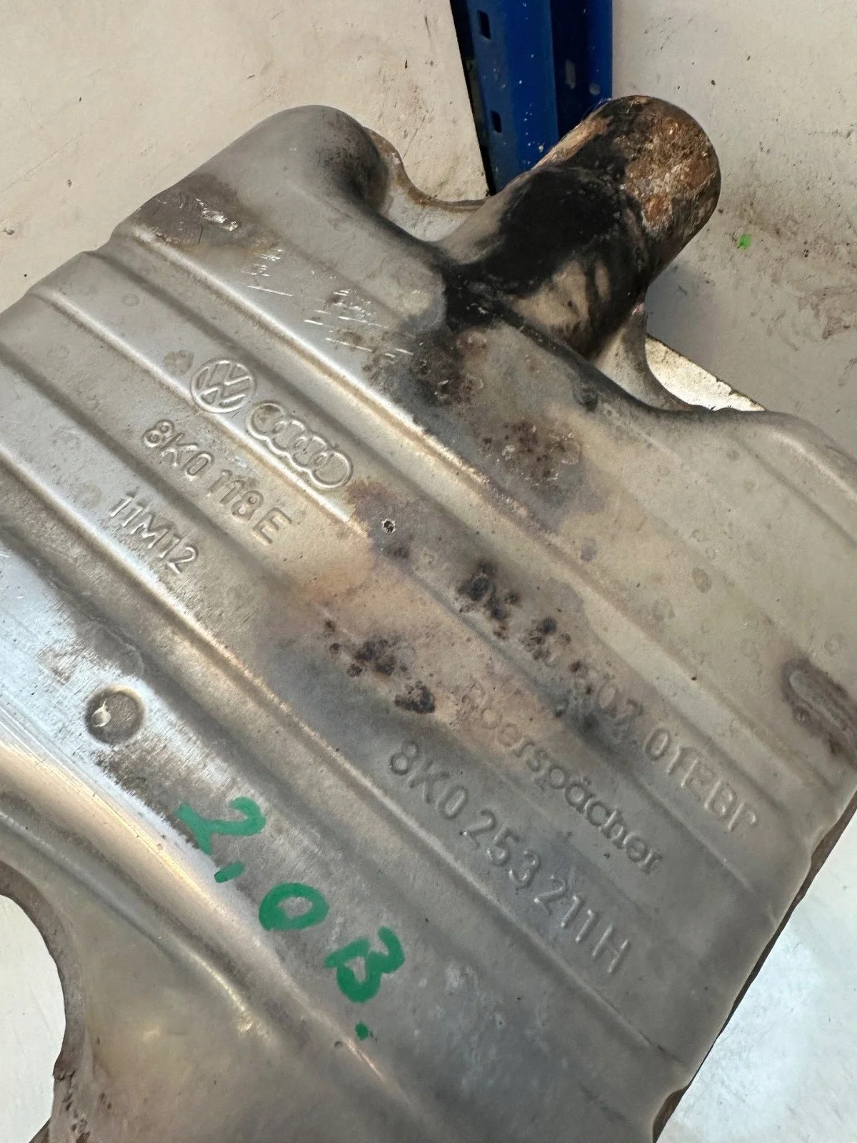 Used Muffler Audi A6 (4F2, C6) 8K0253211H image 4